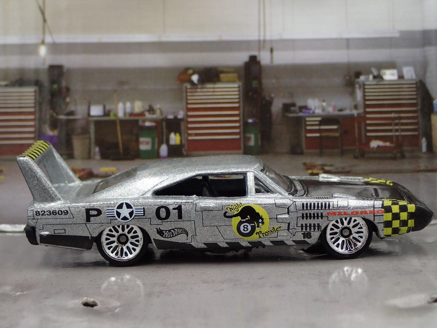 1969 69 DODGE CHARGER DAYTONA SILVER 1/64 SCALE DIECAST COLLECTIBLE MODEL CAR