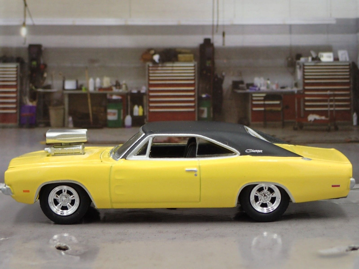 1970 70 DODGE CHARGER 1:64 SCALE LIMITED COLLECTIBLE DIORAMA DIECAST MODEL CAR-Burning Rubber Toy Company