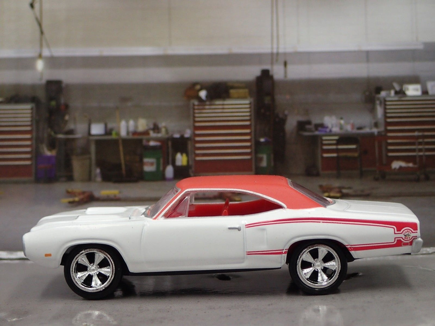 1970 70 DODGE SUPER BEE RARE 1:64 SCALE COLLECTIBLE DIORAMA DIECAST MODEL CAR