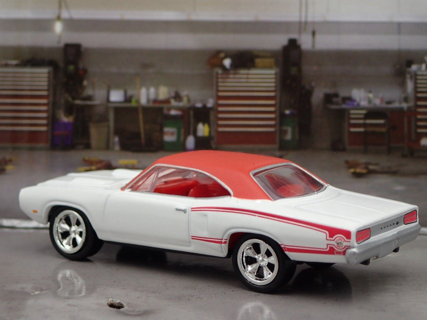 1970 70 DODGE SUPER BEE RARE 1:64 SCALE COLLECTIBLE DIORAMA DIECAST MODEL CAR