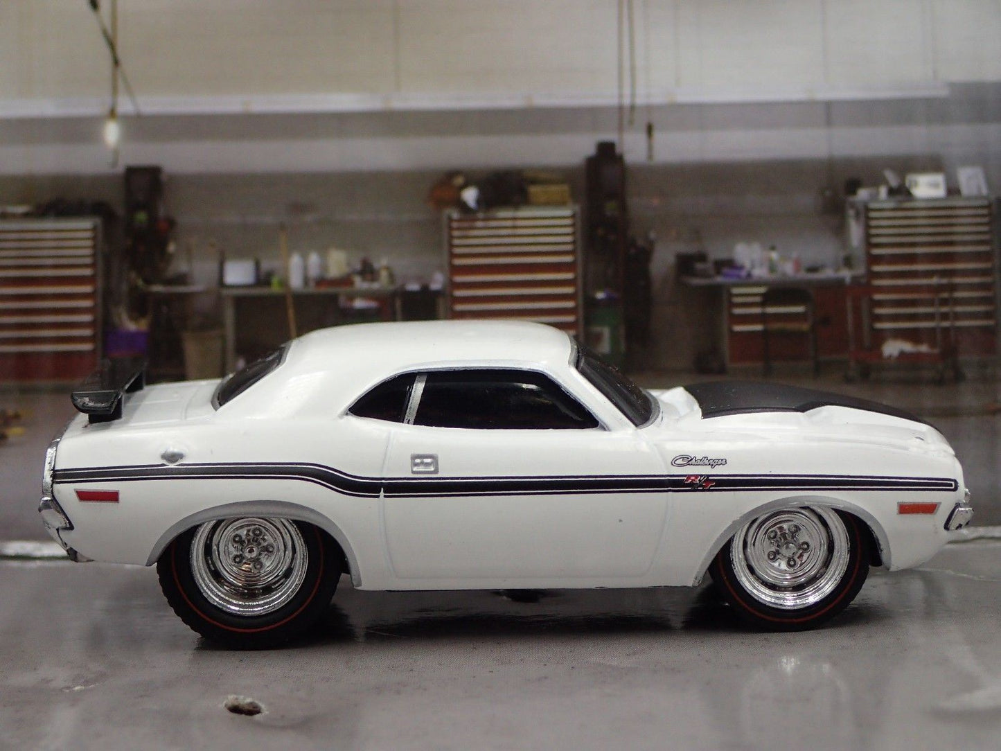 1970 70 DODGE CHALLENGER R/T 1/64 SCALE COLLECTIBLE DIORAMA DIECAST MODEL CAR