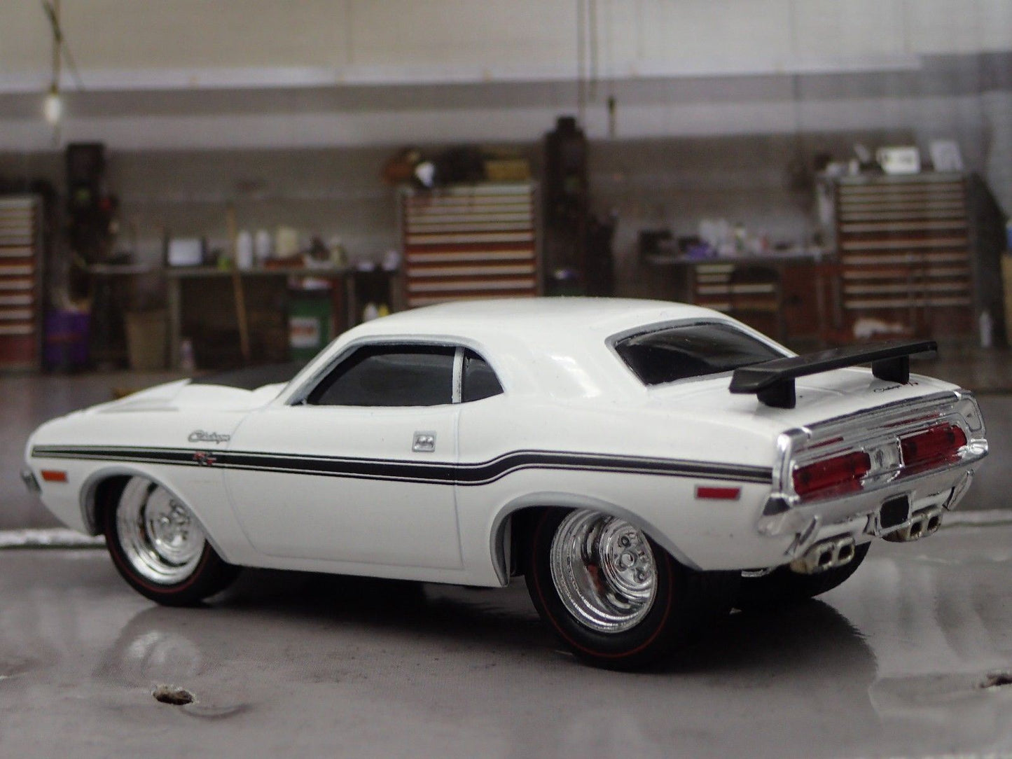 1970 70 DODGE CHALLENGER R/T 1/64 SCALE COLLECTIBLE DIORAMA DIECAST MODEL CAR