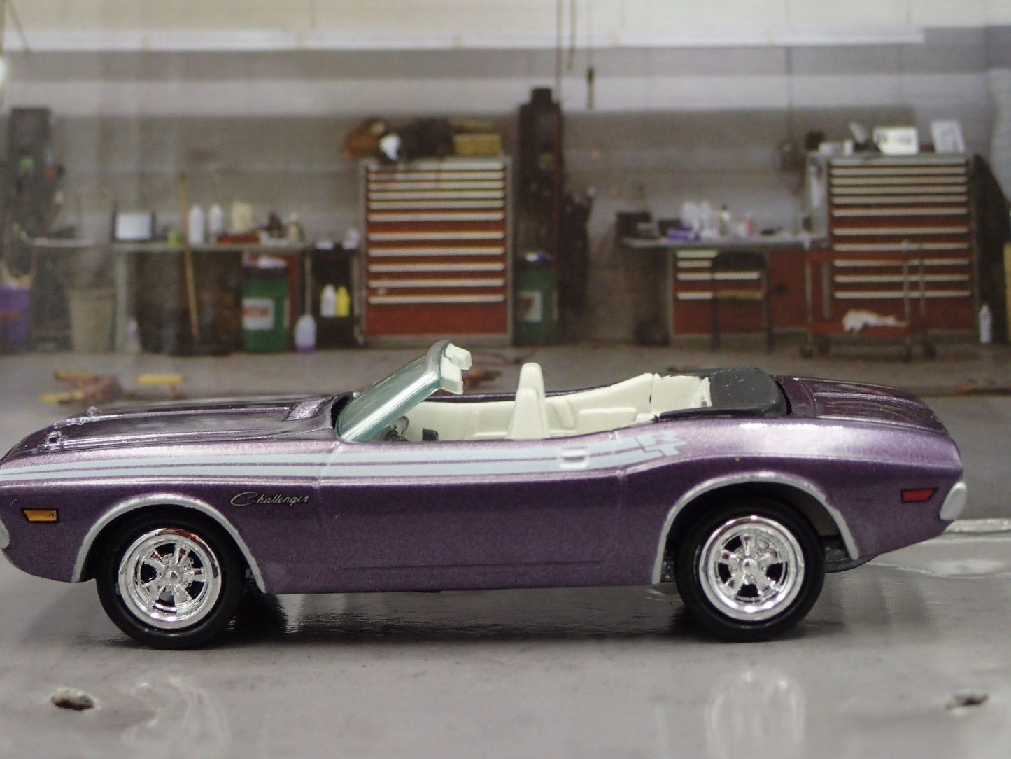 1971 71 DODGE CHALLENGER RT CONVERTIBLE 1/64 SCALE DIORAMA DIECAST MODEL CAR
