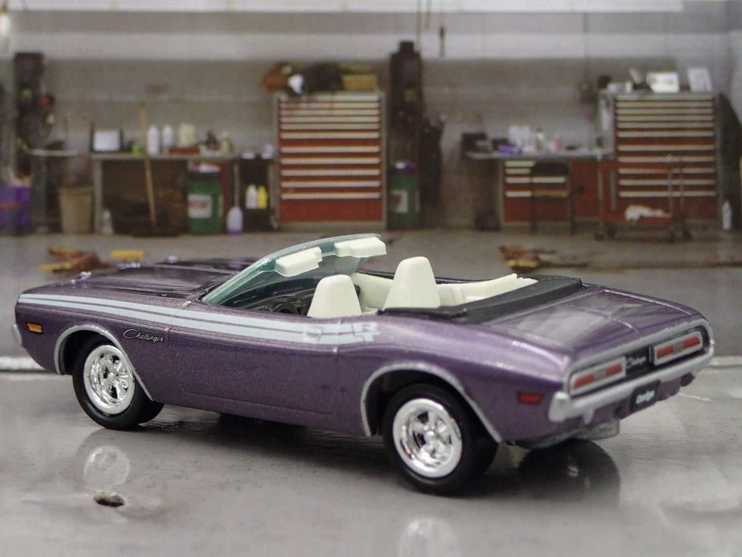 1971 71 DODGE CHALLENGER RT CONVERTIBLE 1/64 SCALE DIORAMA DIECAST MODEL CAR
