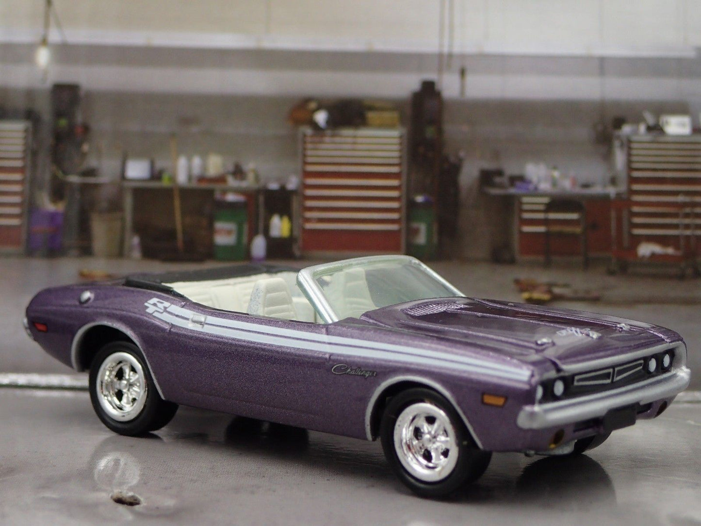 1971 71 DODGE CHALLENGER RT CONVERTIBLE 1/64 SCALE DIORAMA DIECAST MODEL CAR