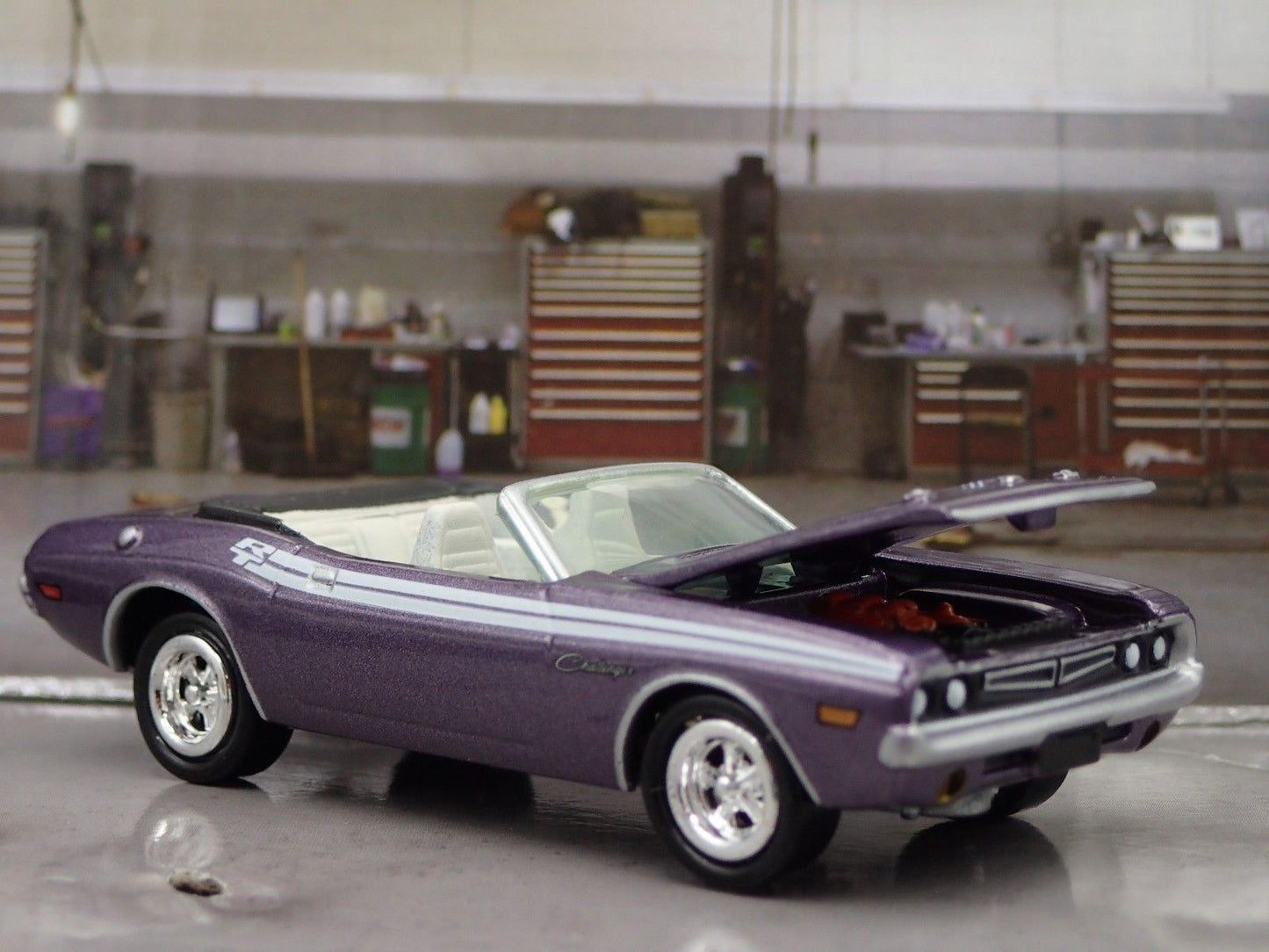 1971 71 DODGE CHALLENGER RT CONVERTIBLE 1/64 SCALE DIORAMA DIECAST MODEL CAR