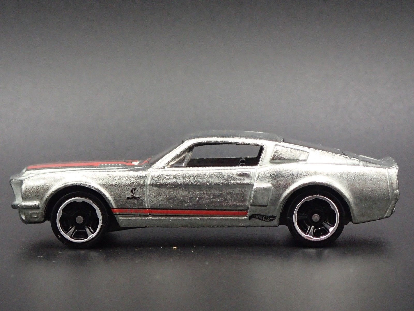 1968 68 FORD MUSTANG SHELBY GT500 FASTBACK 1:64 SCALE DIORAMA DIECAST MODEL CAR
