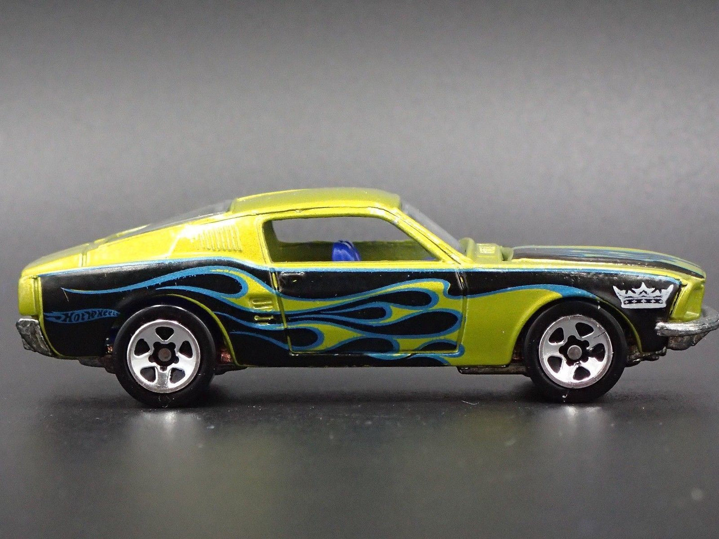 1968 68 FORD MUSTANG FASTBACK 1:64 SCALE COLLECTIBLE DIORAMA DIECAST MODEL CAR