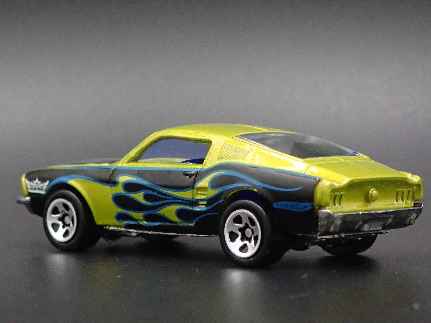 1968 68 FORD MUSTANG FASTBACK 1:64 SCALE COLLECTIBLE DIORAMA DIECAST MODEL CAR