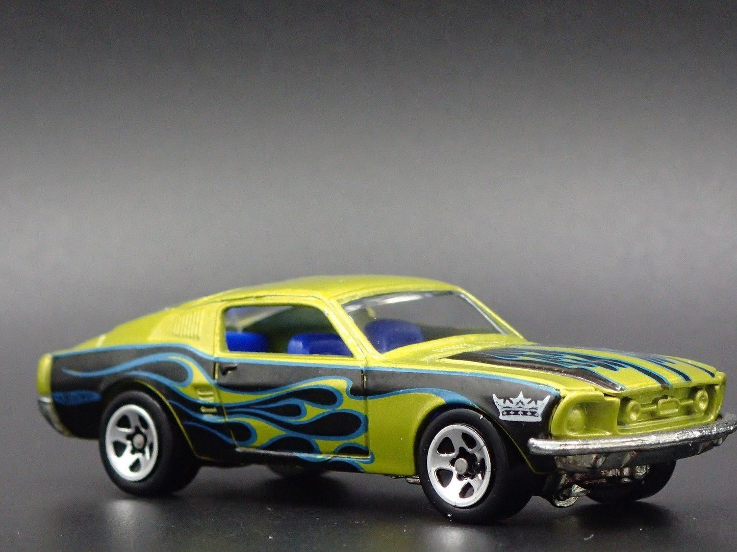 1968 68 FORD MUSTANG FASTBACK 1:64 SCALE COLLECTIBLE DIORAMA DIECAST MODEL CAR