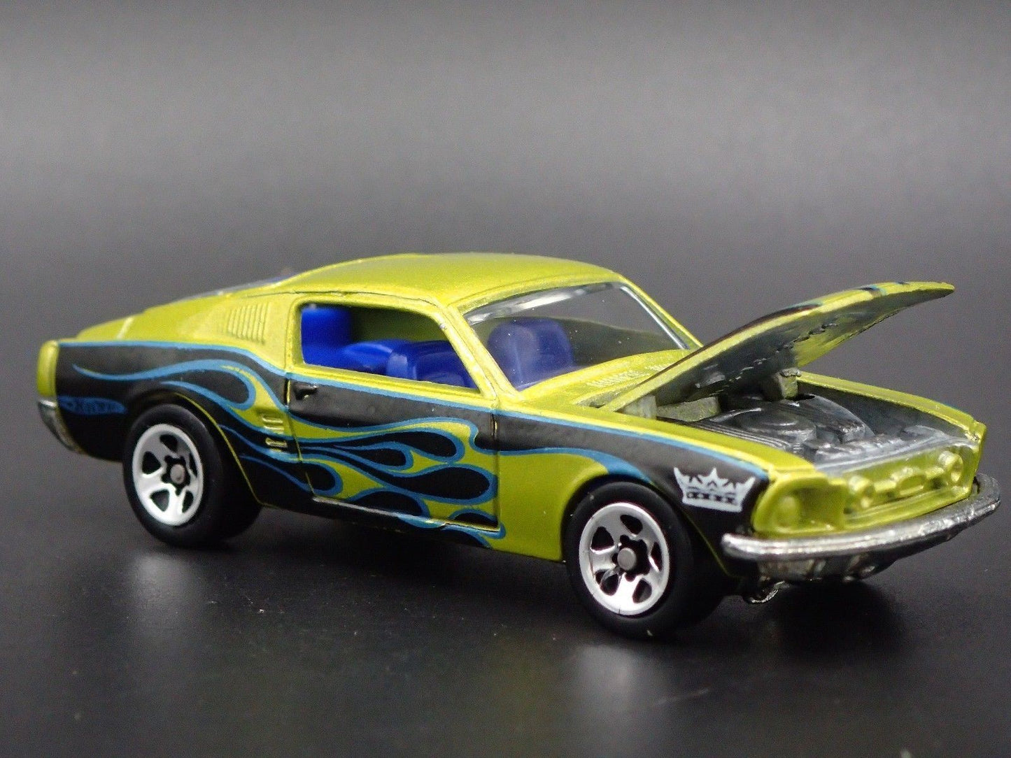 1968 68 FORD MUSTANG FASTBACK 1:64 SCALE COLLECTIBLE DIORAMA DIECAST MODEL CAR