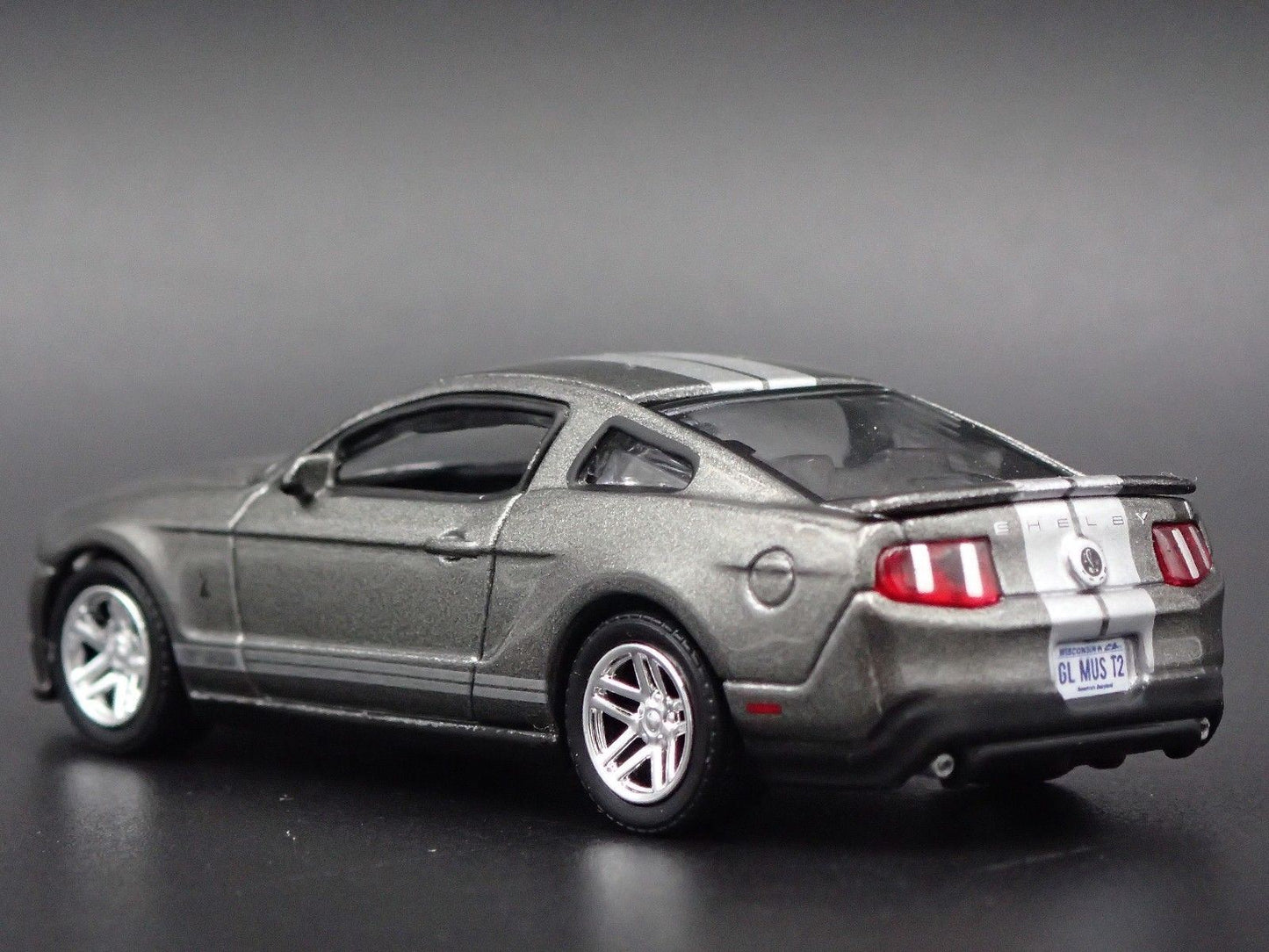 2010 10 FORD MUSTANG SHELBY GT500 GRAY 1/64 SCALE DIORAMA DIECAST MODEL CAR