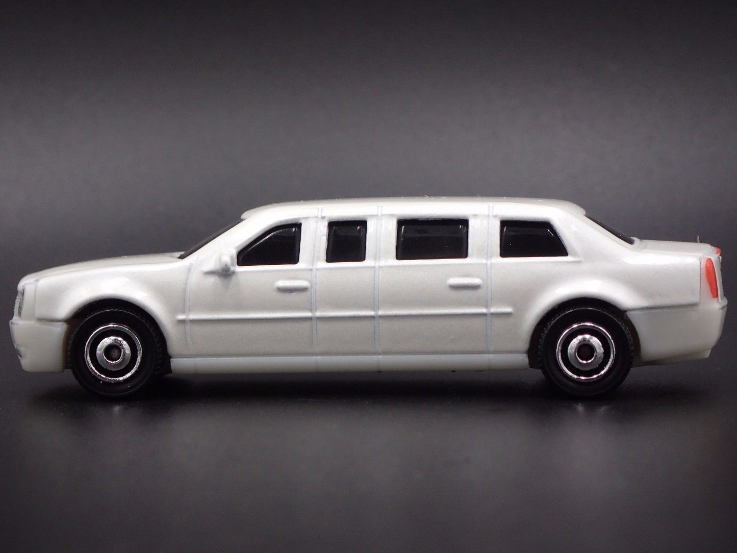 CADILLAC ONE USA PRESIDENT LIMO LIMOUSINE 1:64 SCALE DIORAMA DIECAST MODEL CAR
