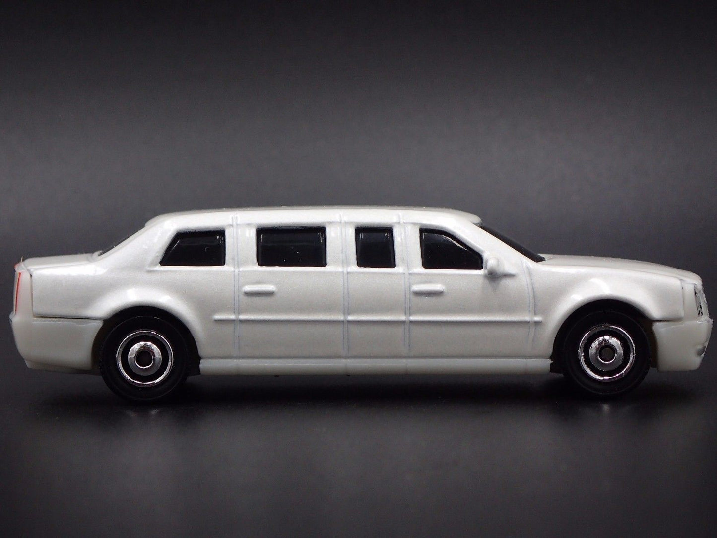 CADILLAC ONE USA PRESIDENT LIMO LIMOUSINE 1:64 SCALE DIORAMA DIECAST MODEL CAR