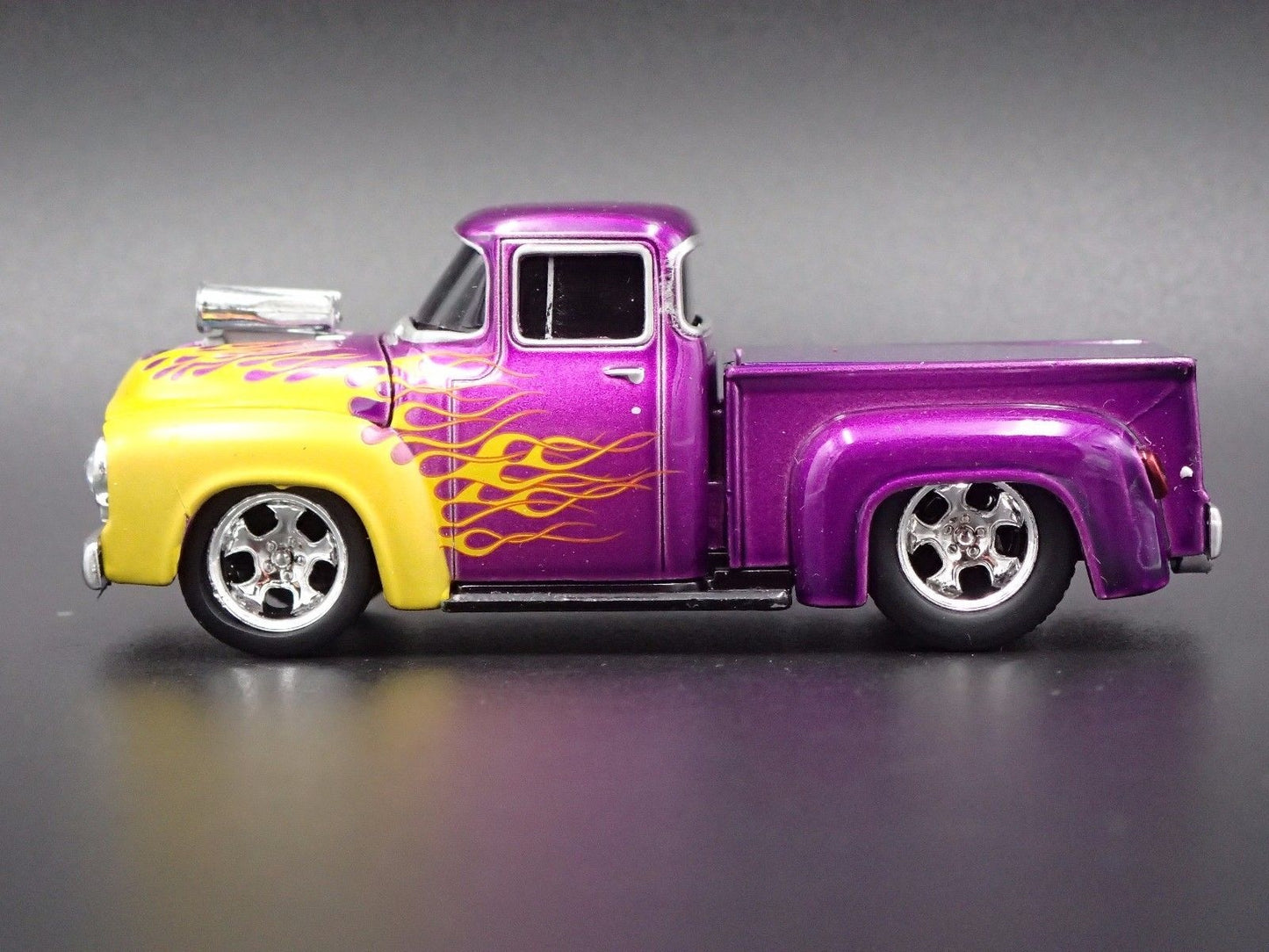 1956 56 FORD F100 PICKUP TRUCK 1:64 SCALE COLLECTIBLE DIORAMA DIECAST MODEL CAR