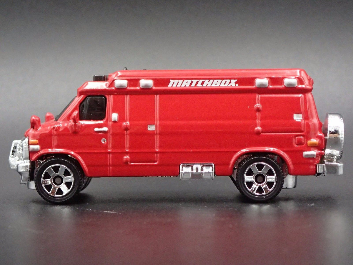 1995 95 CHEVY CHEVROLET VAN w/ SPARE TIRE 1:64 SCALE DIORAMA DIECAST MODEL CAR-Burning Rubber Toy Company