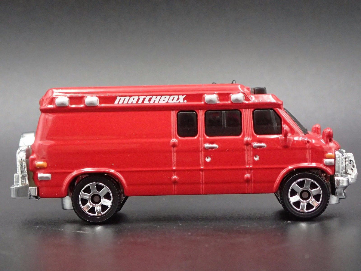 1995 95 CHEVY CHEVROLET VAN w/ SPARE TIRE 1:64 SCALE DIORAMA DIECAST MODEL CAR-Burning Rubber Toy Company