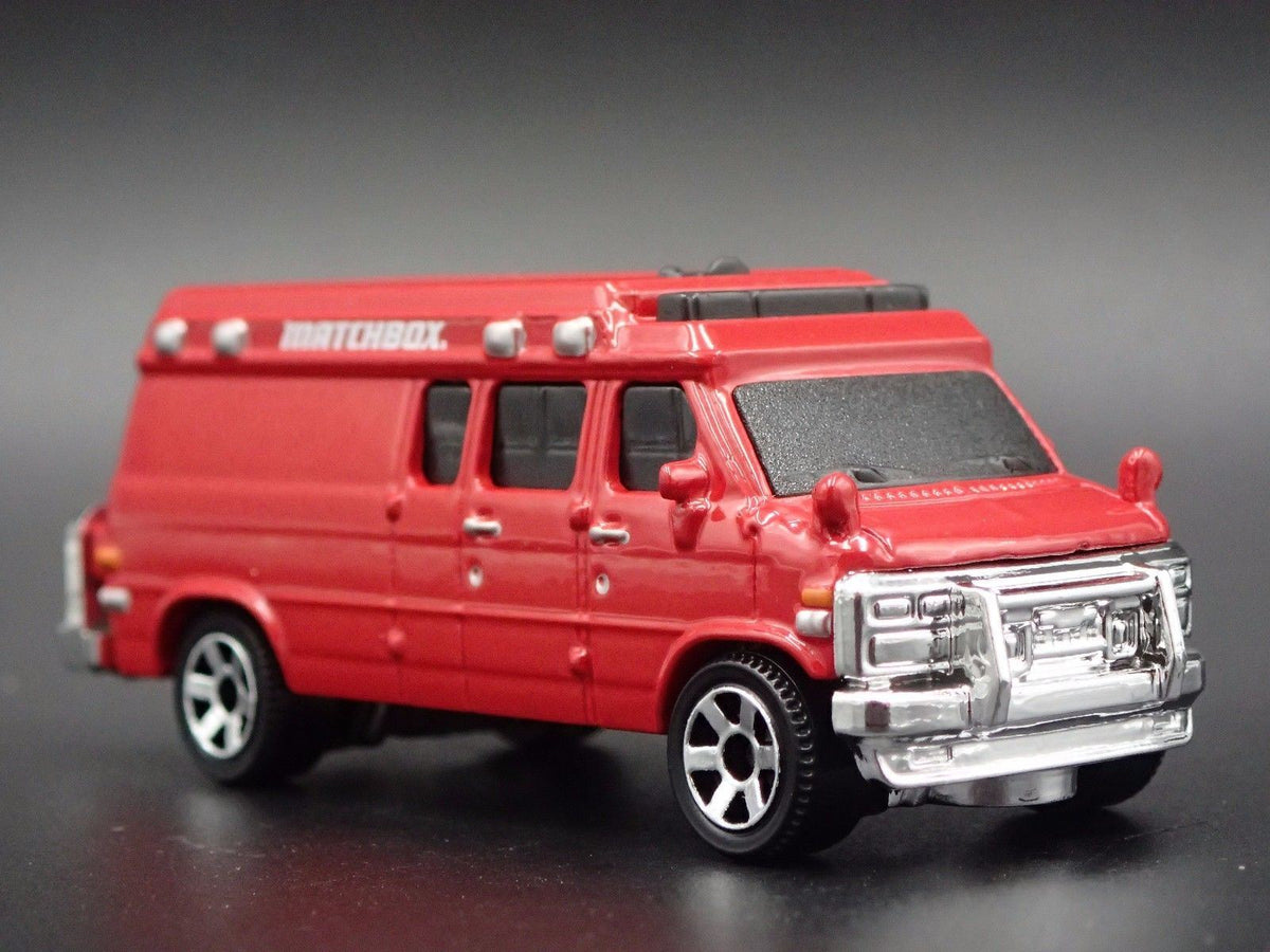1995 95 CHEVY CHEVROLET VAN w/ SPARE TIRE 1:64 SCALE DIORAMA DIECAST MODEL CAR-Burning Rubber Toy Company