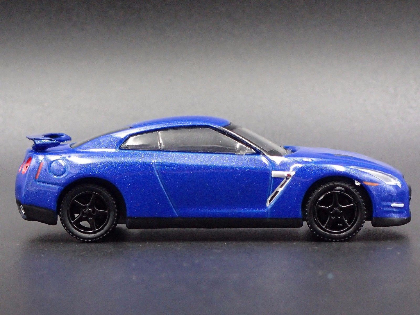 2007-2025 NISSAN GTR R35 SKYLINE RARE 1:64 COLLECTIBLE DIORAMA DIECAST MODEL CAR