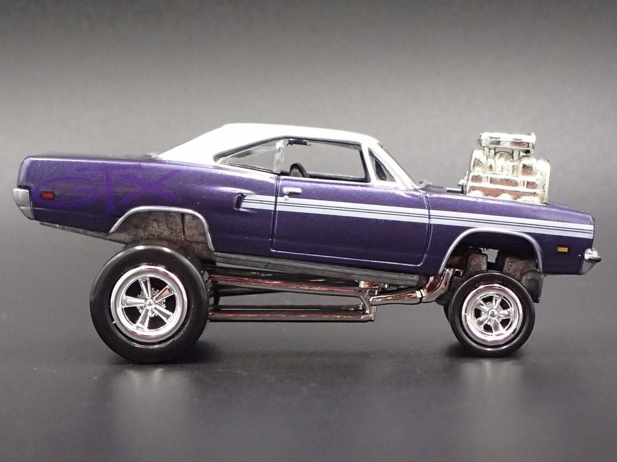 1970 70 PLYMOUTH GTX ZINGER PURPLE 1/64 SCALE COLLECTIBLE DIECAST MODEL CAR