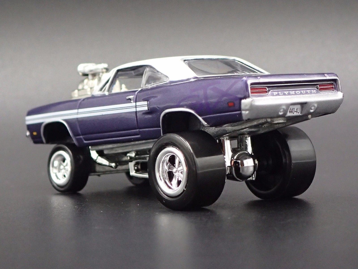 1970 70 PLYMOUTH GTX ZINGER PURPLE 1/64 SCALE COLLECTIBLE DIECAST MODEL CAR