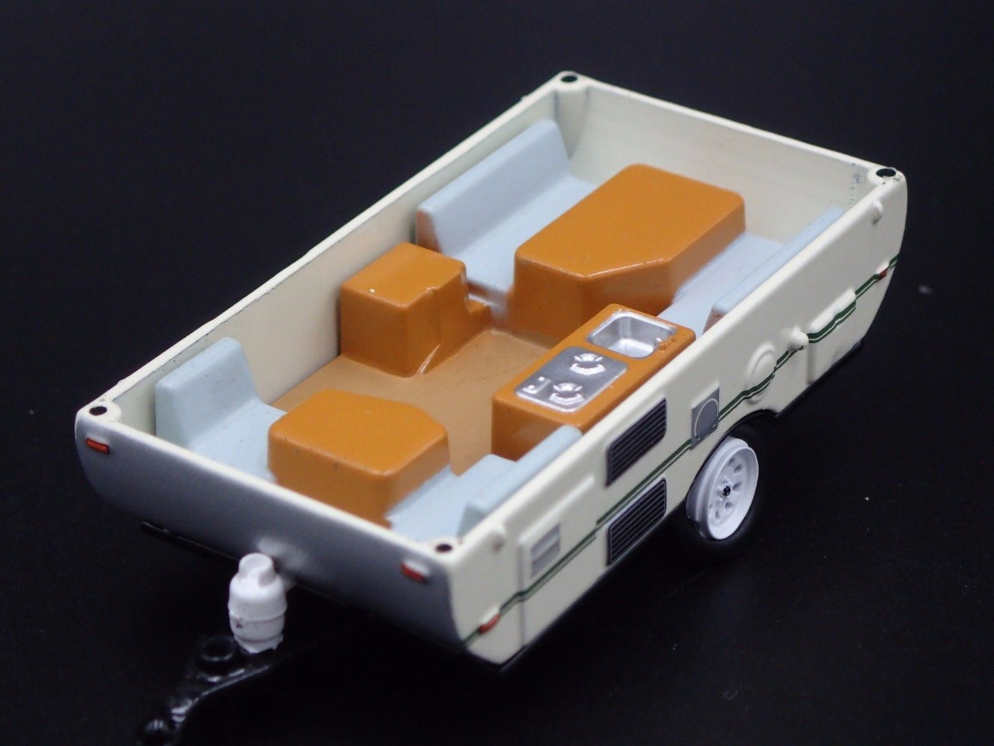POP-UP CAMPER TRAILER DETAILED INTERIOR RARE 1:64 DIORAMA DIECAST MODEL
