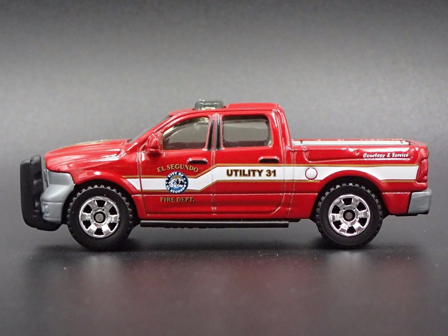2015 RAM 1500 TRUCK FIRE DEPARTMENT UTILITY 1:64 SCALE DIORAMA DIECAST MODEL CAR