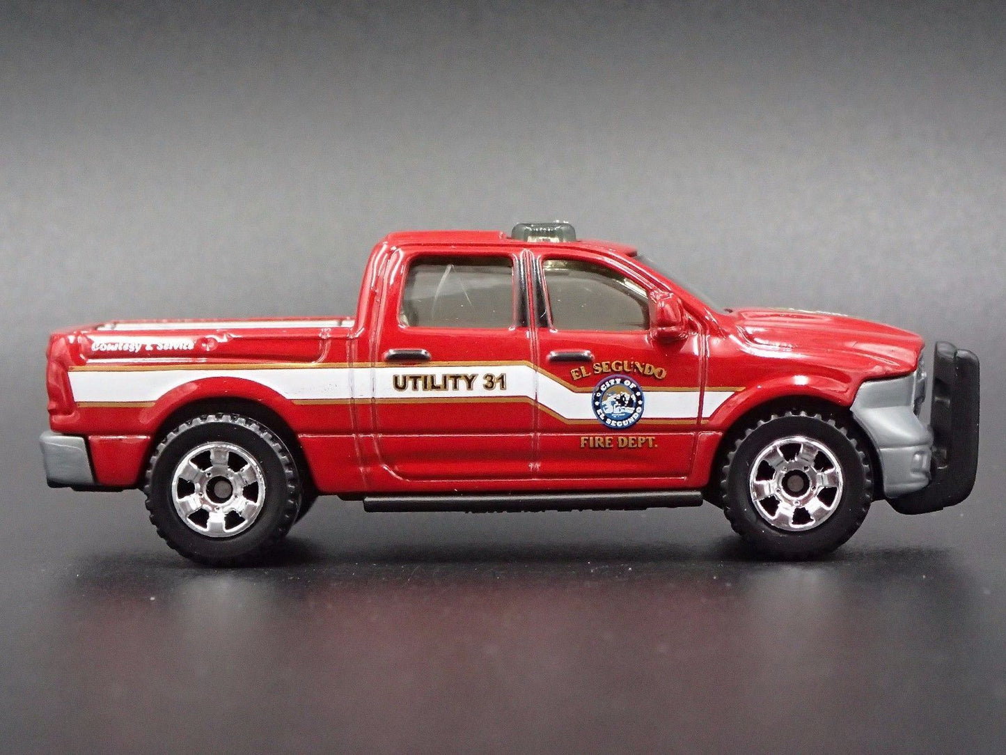 2015 RAM 1500 TRUCK FIRE DEPARTMENT UTILITY 1:64 SCALE DIORAMA DIECAST MODEL CAR