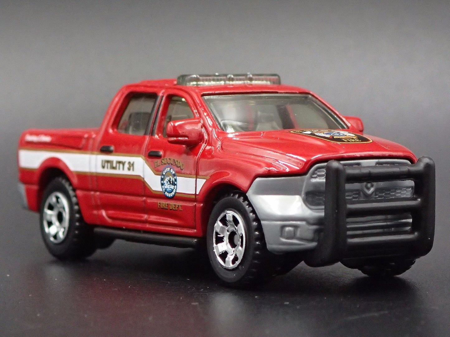 2015 RAM 1500 TRUCK FIRE DEPARTMENT UTILITY 1:64 SCALE DIORAMA DIECAST MODEL CAR