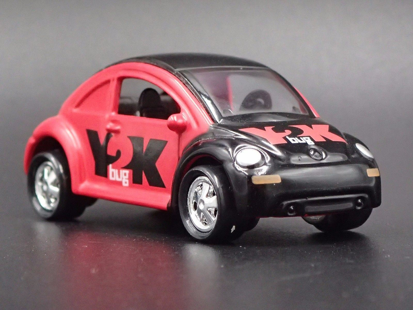 1998-2011 VW VOLKSWAGEN NEW BEETLE BUG RED 1:64 SCALE DIORAMA DIECAST MODEL CAR