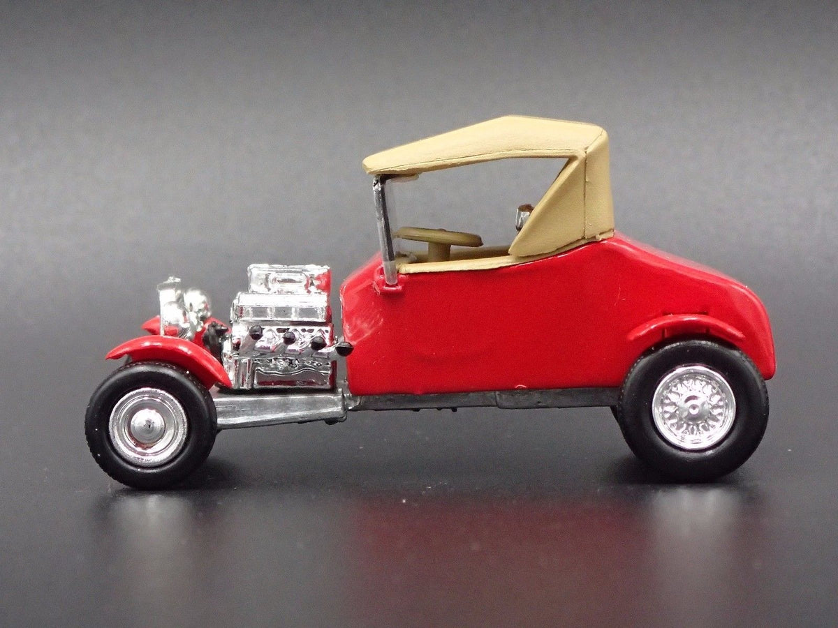 1927 FORD MODEL T ROADSTER RARE 1:64 COLLECTIBLE DIORAMA DIECAST MODEL CAR-Burning Rubber Toy Company