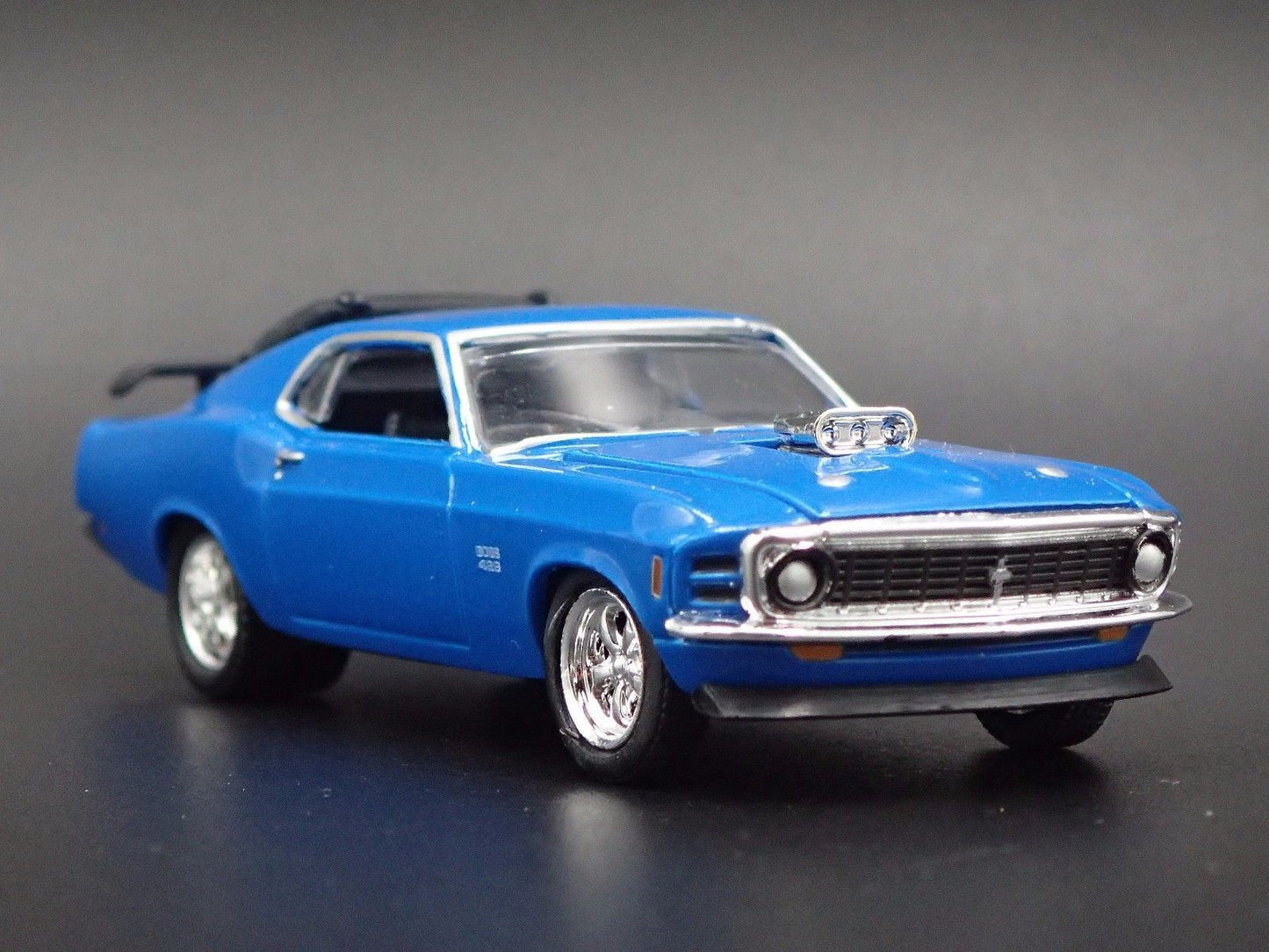 1970 70 FORD MUSTANG BOSS 429 FASTBACK BLUE 1:64 SCALE DIORAMA DIECAST MODEL CAR
