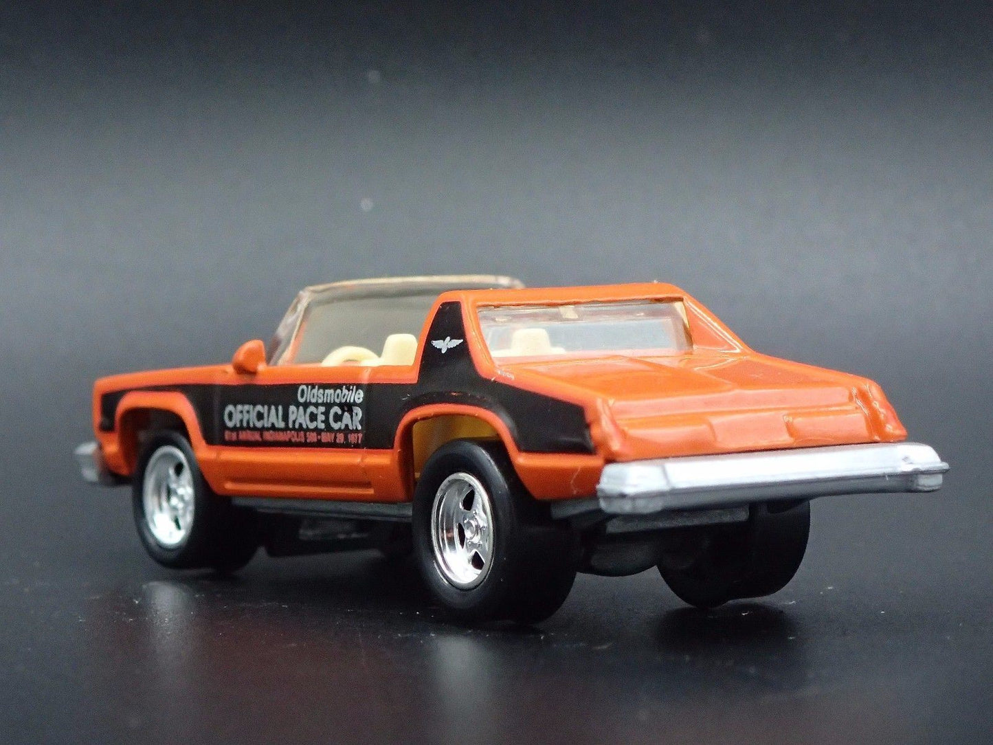 1977 77 OLDS OLDSMOBILE DELTA 88 INDIANAPOLIS PACE CAR 1:64 DIECAST MODEL CAR