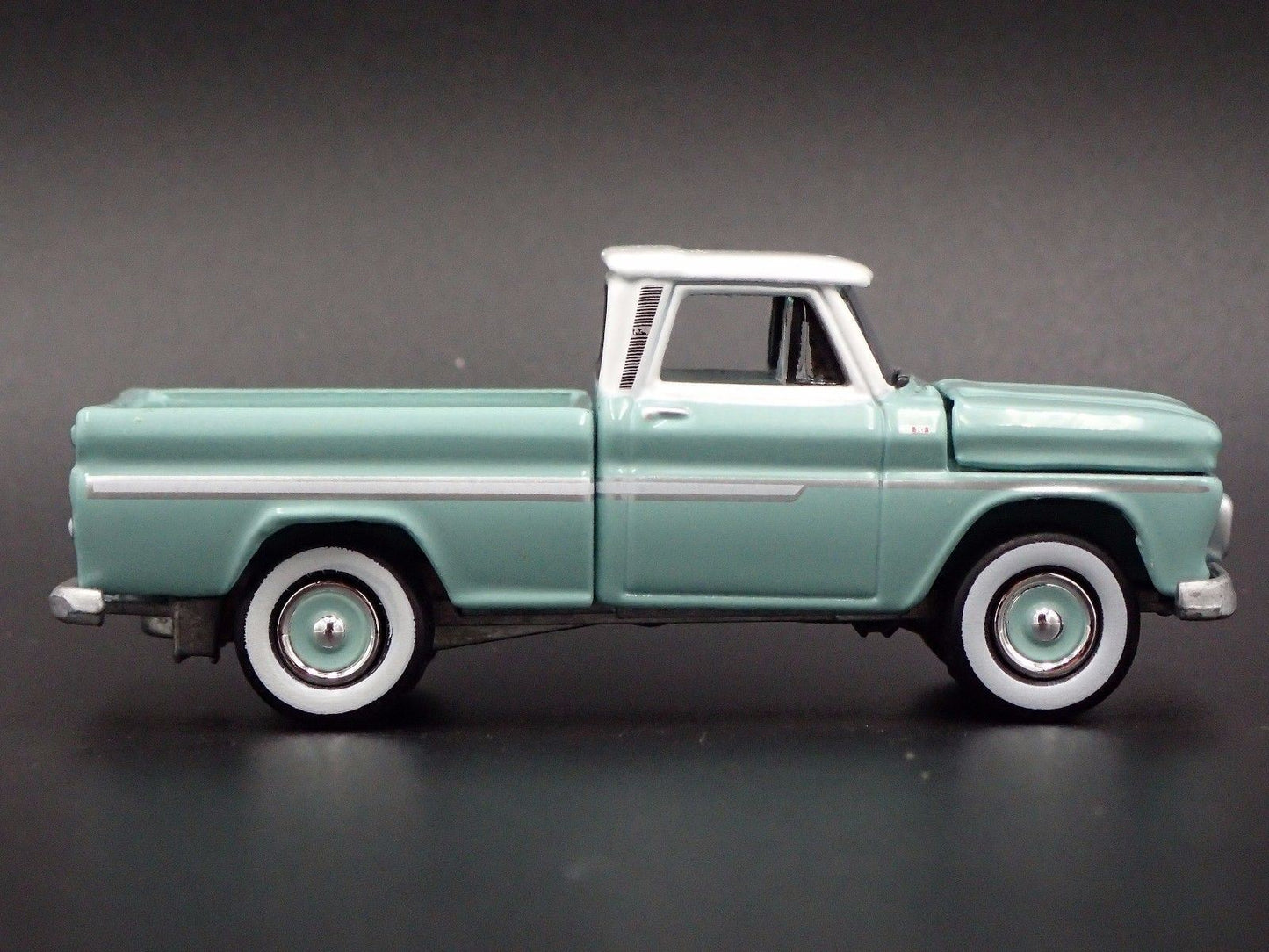 1965 65 CHEVY CHEVROLET SHORTBED PICKUP TRUCK RARE 1:64 SCALE DIECAST MODEL CAR