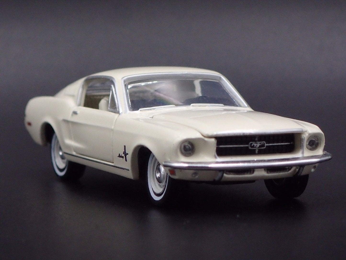 1968 68 FORD MUSTANG 302 2+2 FASTBACK RARE 1:64 SCALE DIORAMA DIECAST MODEL CAR