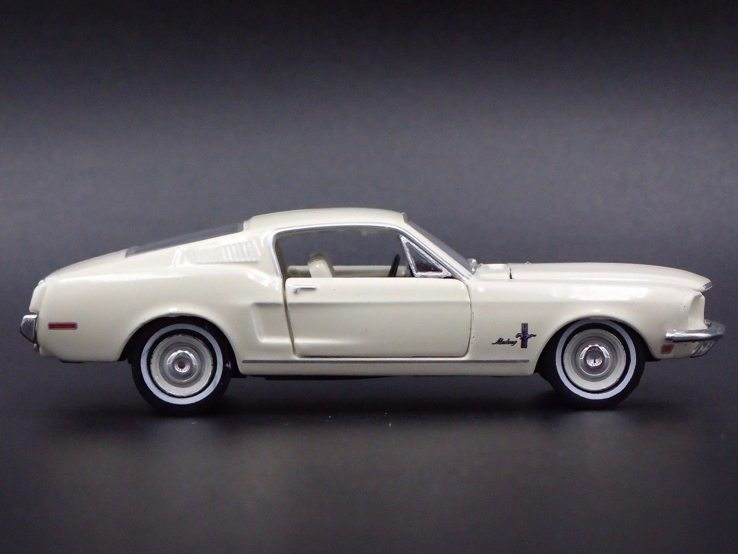 1968 68 FORD MUSTANG 302 2+2 FASTBACK RARE 1:64 SCALE DIORAMA DIECAST MODEL CAR