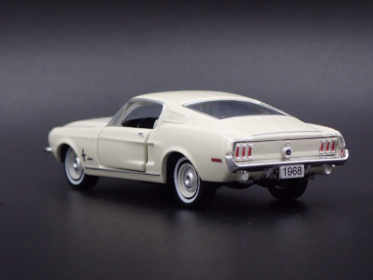 1968 68 FORD MUSTANG 302 2+2 FASTBACK RARE 1:64 SCALE DIORAMA DIECAST MODEL CAR
