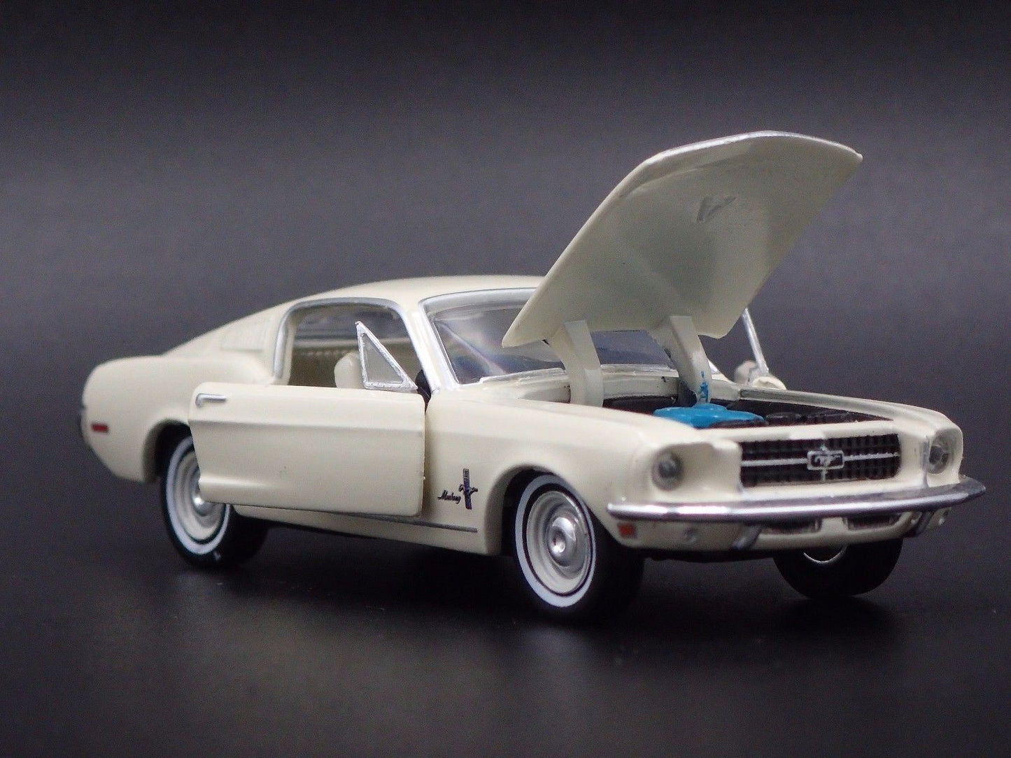1968 68 FORD MUSTANG 302 2+2 FASTBACK RARE 1:64 SCALE DIORAMA DIECAST MODEL CAR