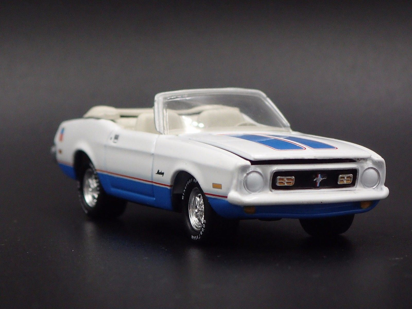 1972 FORD MUSTANG OLYMPIC SPIRIT CONVERTIBLE WHITE 1/64 SCALE DIECAST MODEL CAR