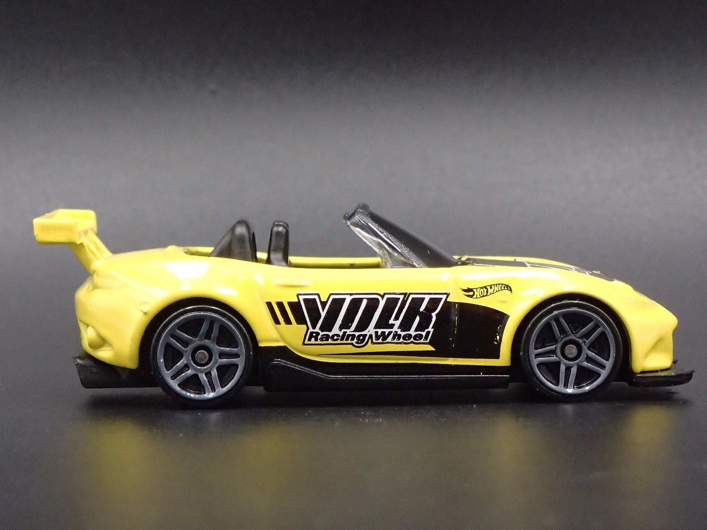 2015-2025 MAZDA MX5 MIATA CONVERTIBLE ND 1:64 SCALE DIORAMA DIECAST MODEL CAR