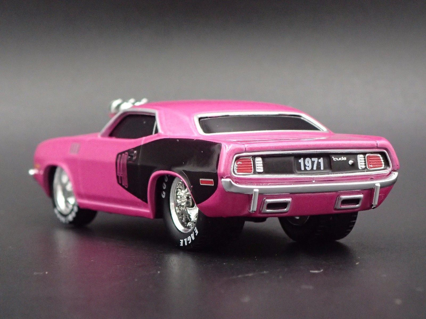 1971 71 PLYMOUTH CUDA 440 PINK 1:64 SCALE COLLECTIBLE DIORAMA DIECAST MODEL CAR