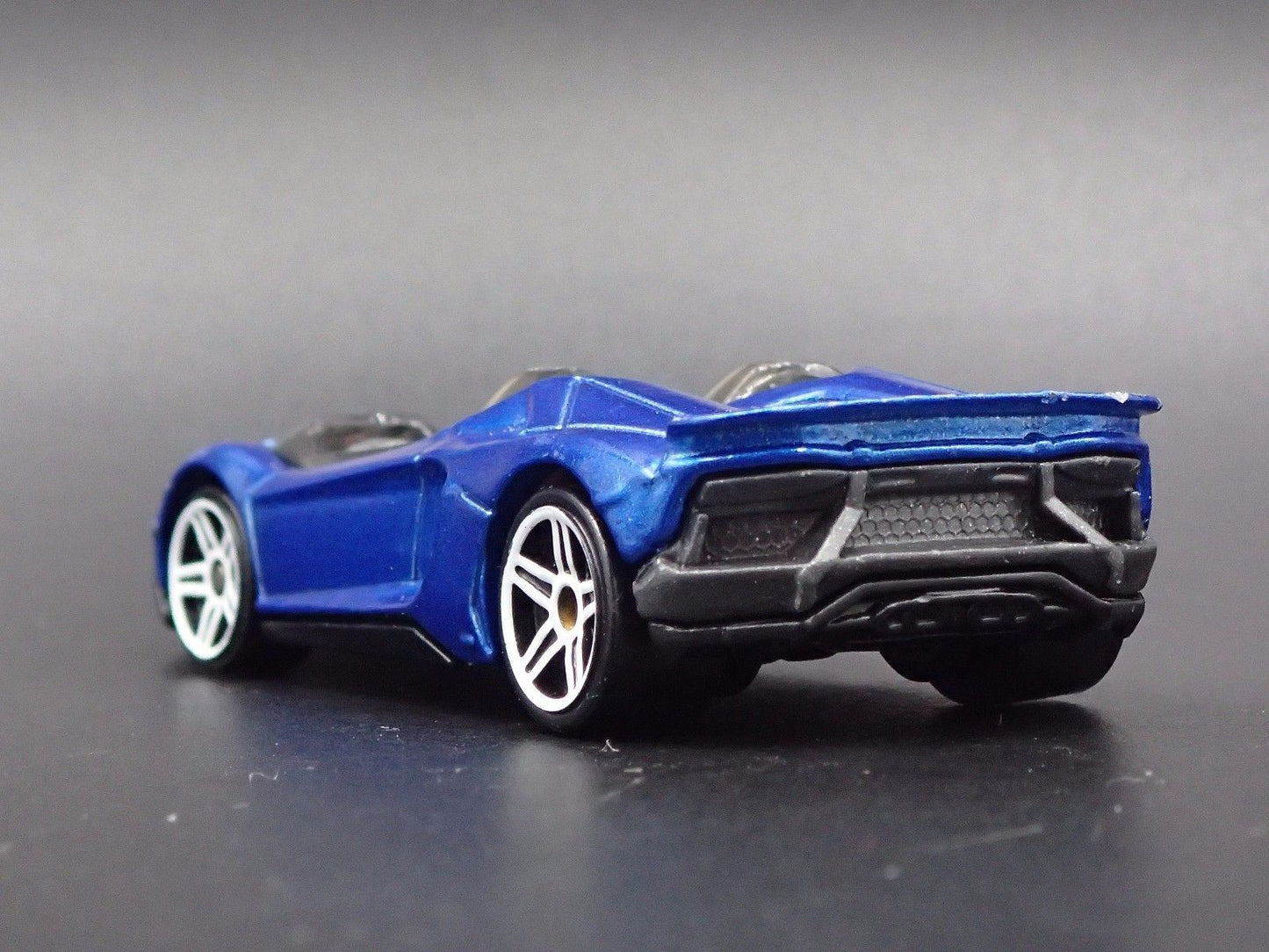 2019-2021 LAMBORGHINI AVENTADOR J SUPER CAR 1:64 SCALE DIORAMA DIECAST MODEL CAR