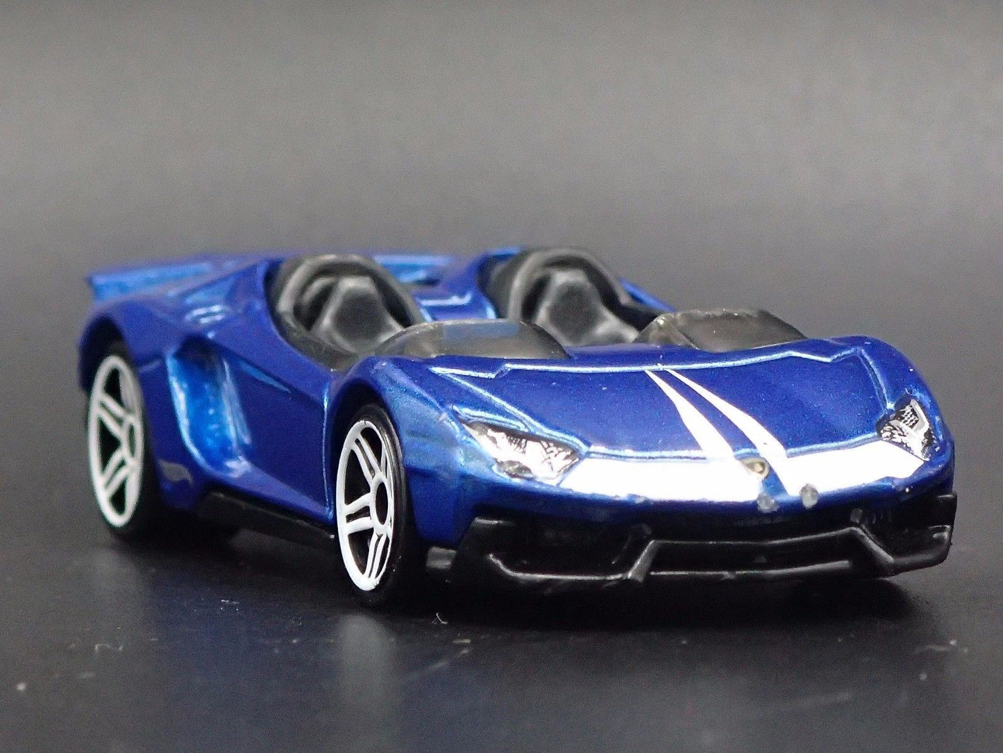 2019-2021 LAMBORGHINI AVENTADOR J SUPER CAR 1:64 SCALE DIORAMA DIECAST MODEL CAR