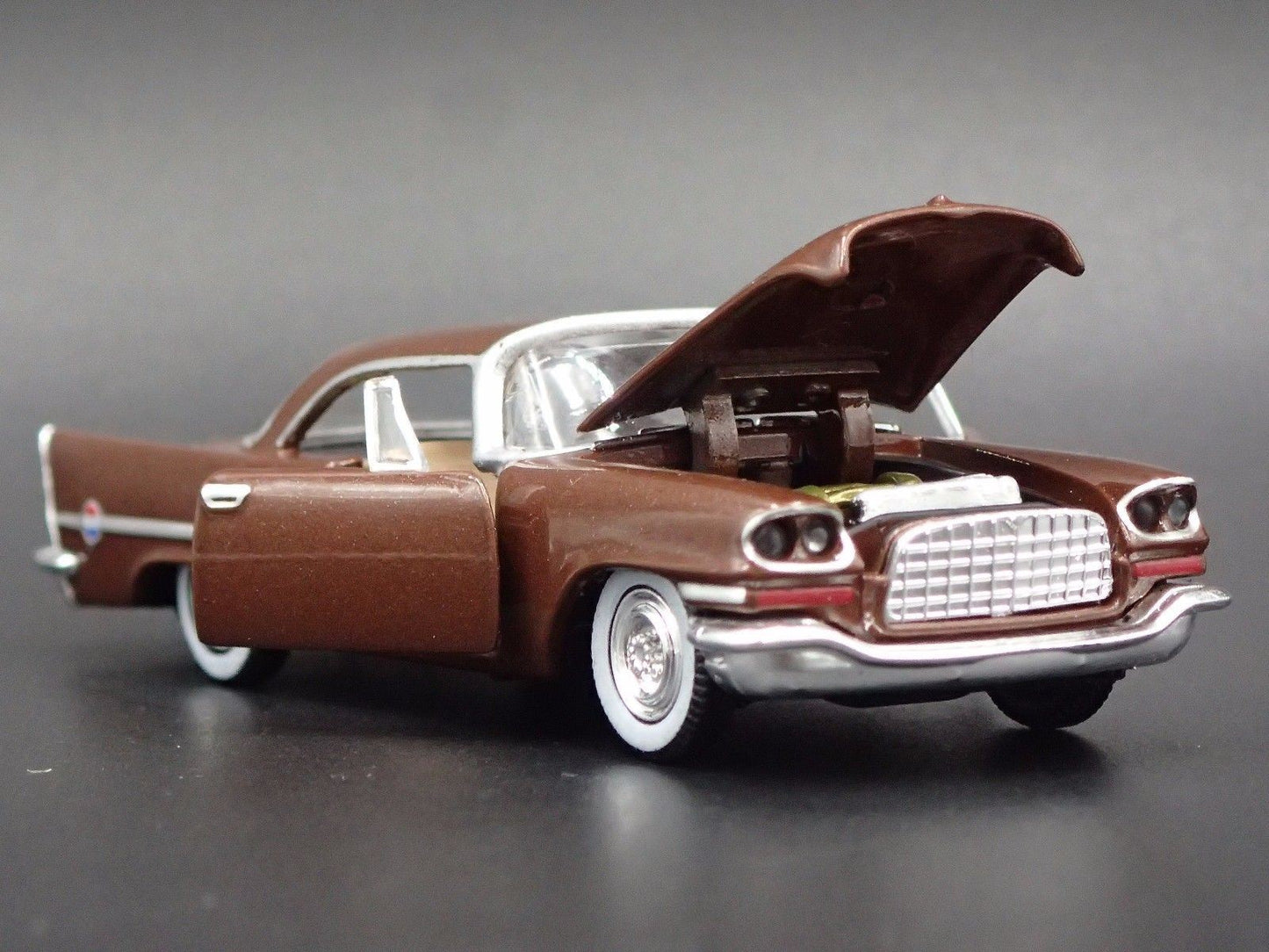 1957 57 CHRYSLER 300C BROWN 1:64 SCALE COLLECTIBLE DIORAMA DIECAST MODEL CAR