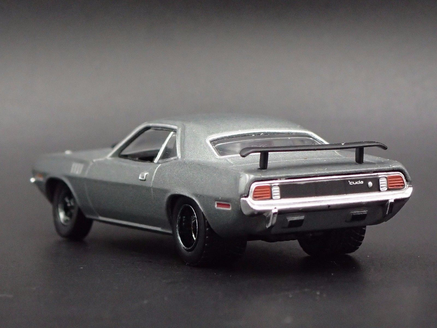 1971 71 PLYMOUTH HEMI CUDA GRAY 1/64 SCALE COLLECTIBLE DIORAMA DIECAST MODEL CAR