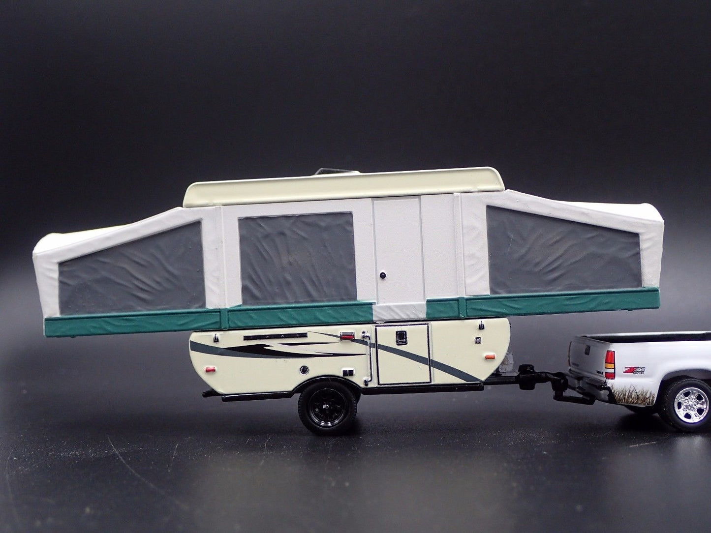 POP UP CAMPER TRAILER WHITE 1:64 SCALE DIECAST COLLECTIBLE DIORAMA MODEL