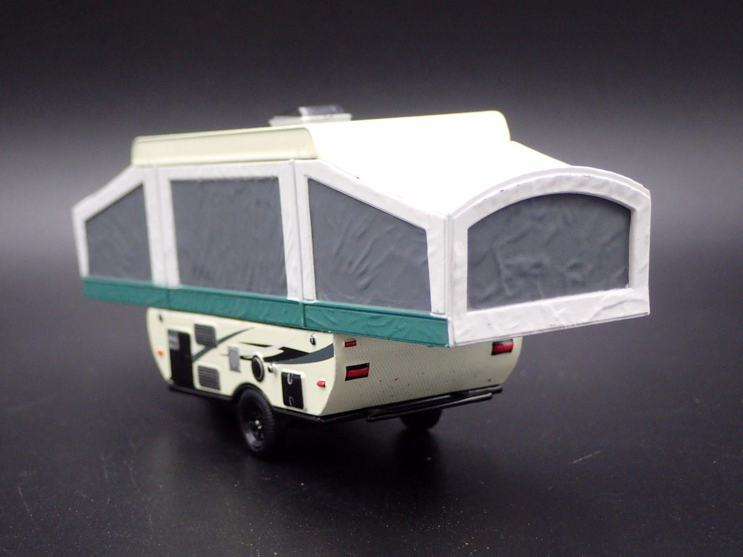 POP UP CAMPER TRAILER WHITE 1:64 SCALE DIECAST COLLECTIBLE DIORAMA MODEL