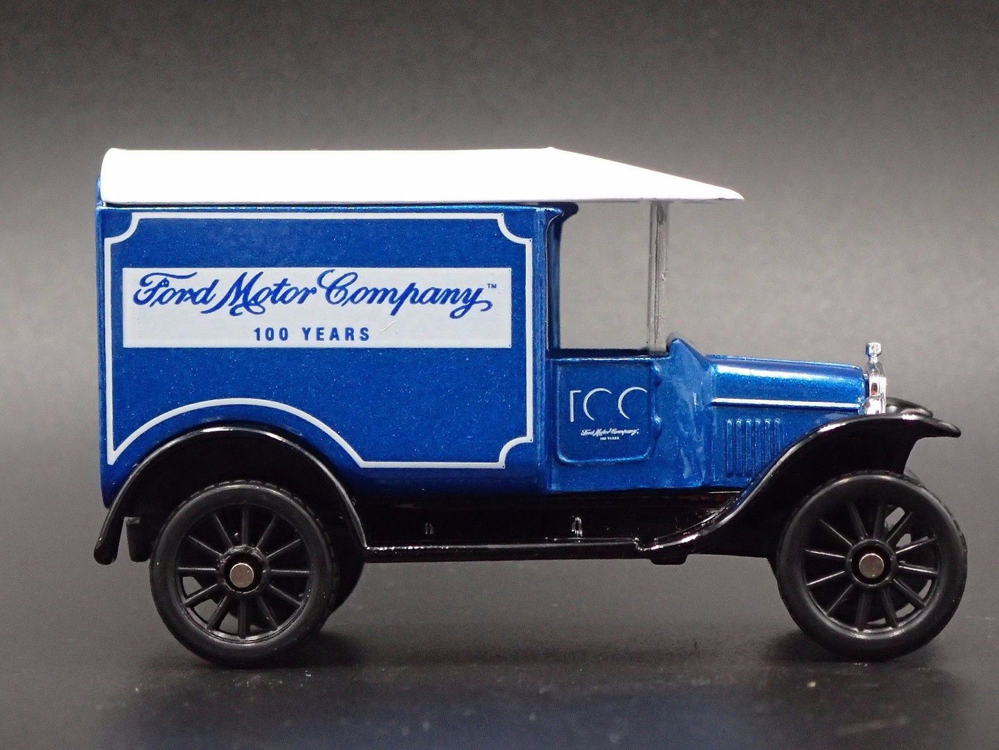 1921 21 FORD MODEL T BLUE RARE 1:64 SCALE COLLECTIBLE DIORAMA DIECAST MODEL CAR
