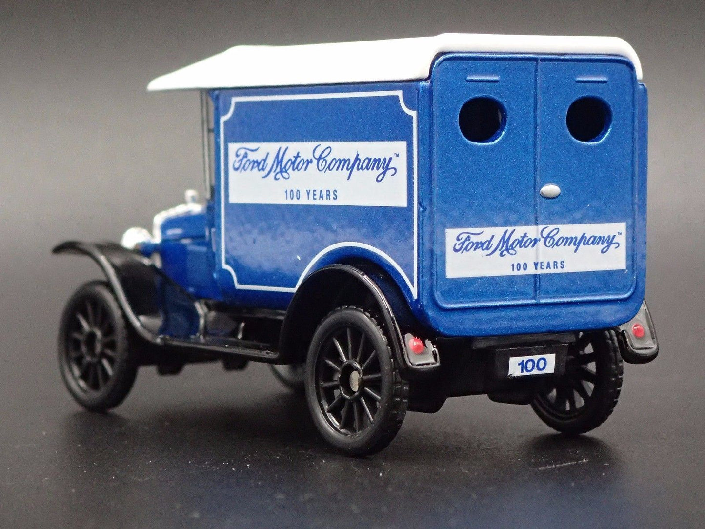 1921 21 FORD MODEL T BLUE RARE 1:64 SCALE COLLECTIBLE DIORAMA DIECAST MODEL CAR