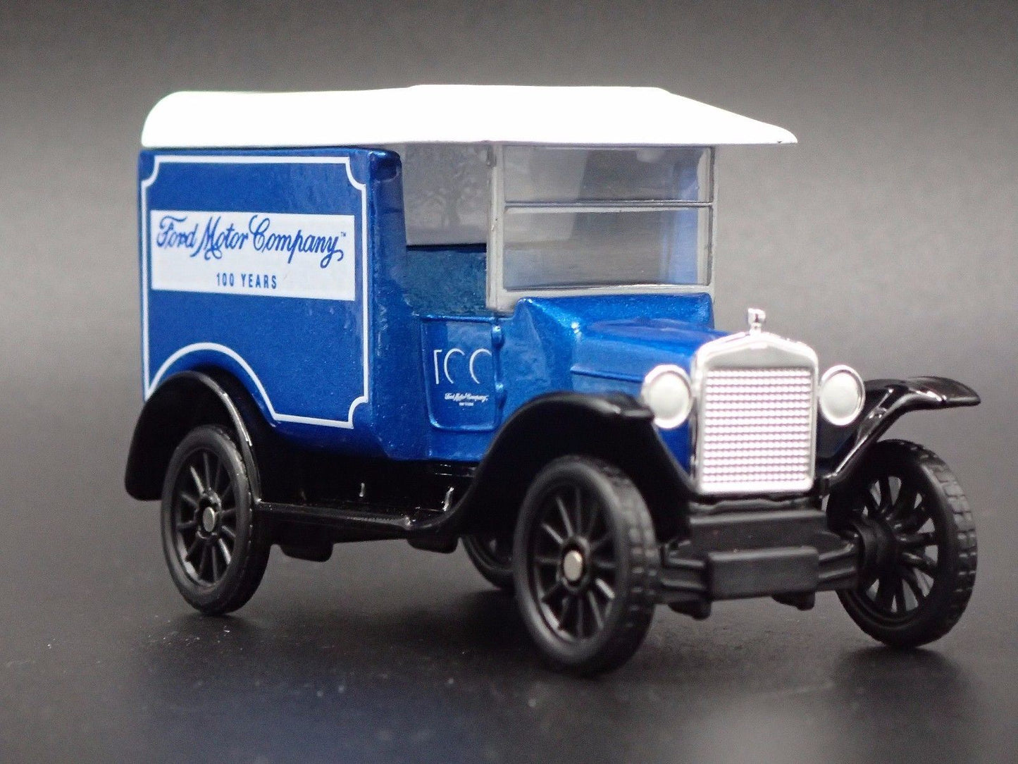 1921 21 FORD MODEL T BLUE RARE 1:64 SCALE COLLECTIBLE DIORAMA DIECAST MODEL CAR
